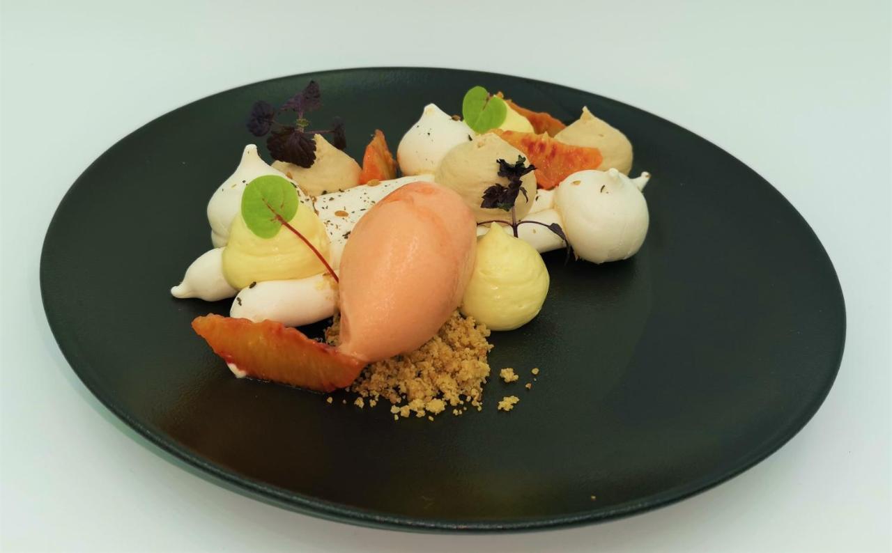Logis Hotel Le Relais De La Poste Restaurant Le Fil Du Temps Thury-Harcourt-le-Hom 외부 사진