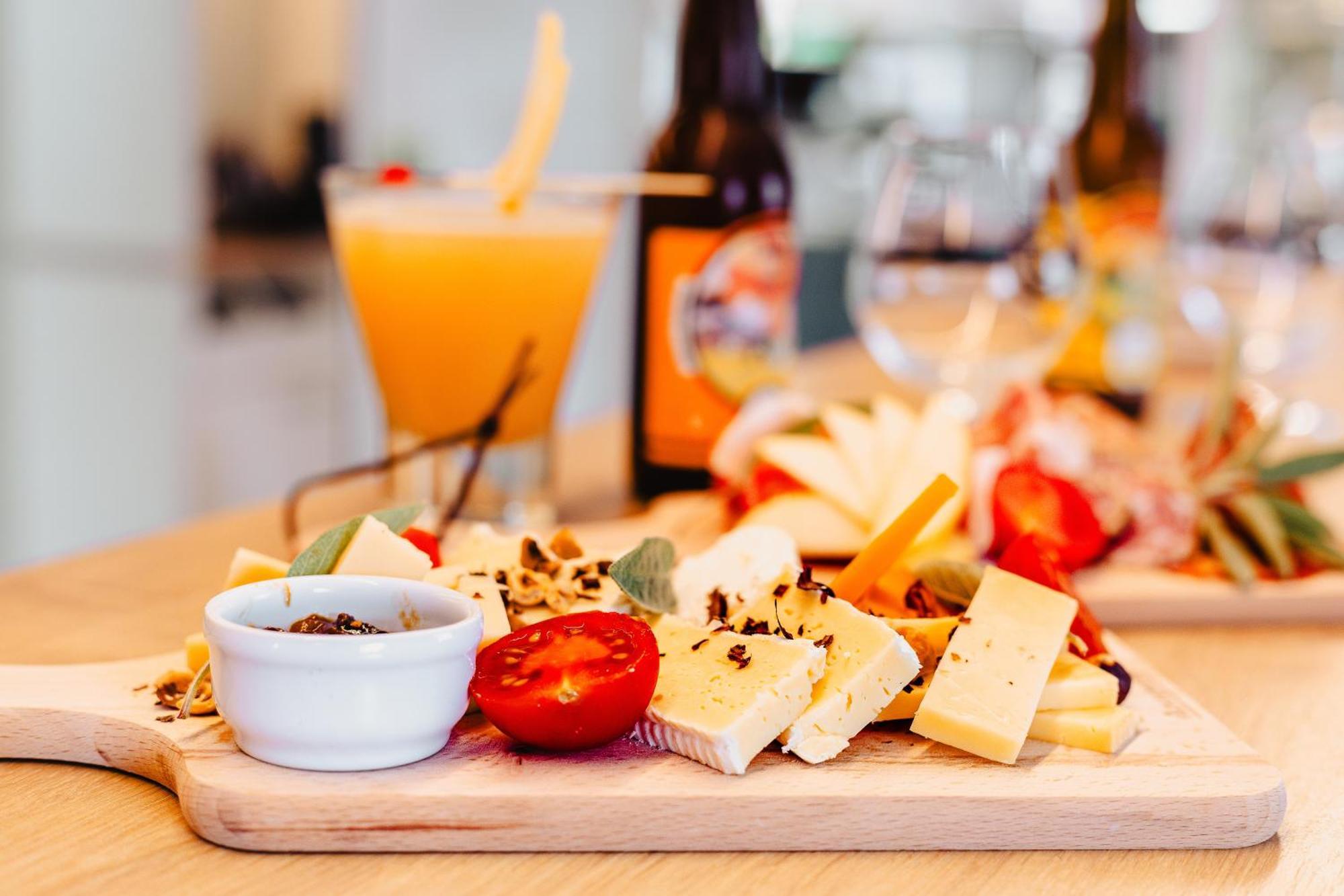 Logis Hotel Le Relais De La Poste Restaurant Le Fil Du Temps Thury-Harcourt-le-Hom 외부 사진