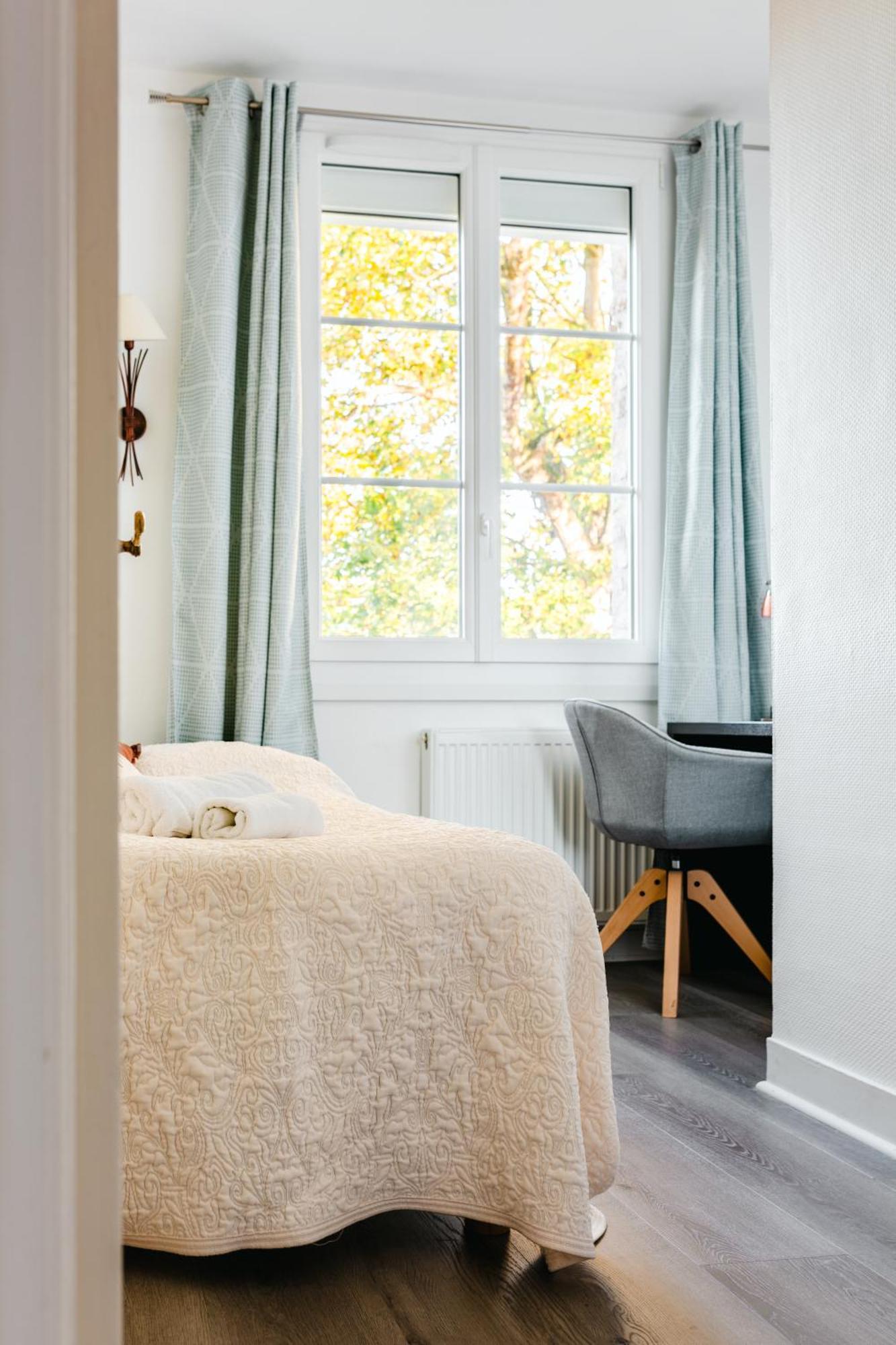 Logis Hotel Le Relais De La Poste Restaurant Le Fil Du Temps Thury-Harcourt-le-Hom 외부 사진