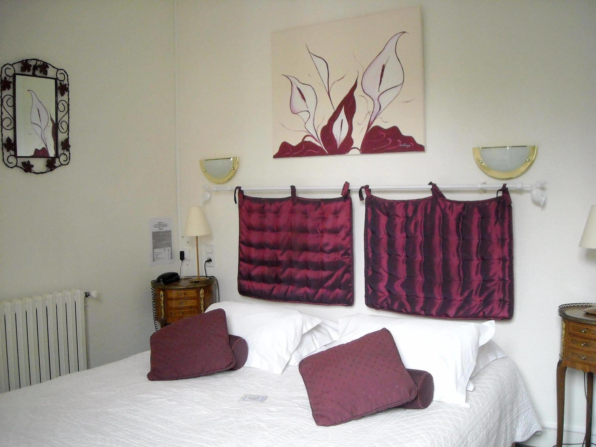 Logis Hotel Le Relais De La Poste Restaurant Le Fil Du Temps Thury-Harcourt-le-Hom 외부 사진