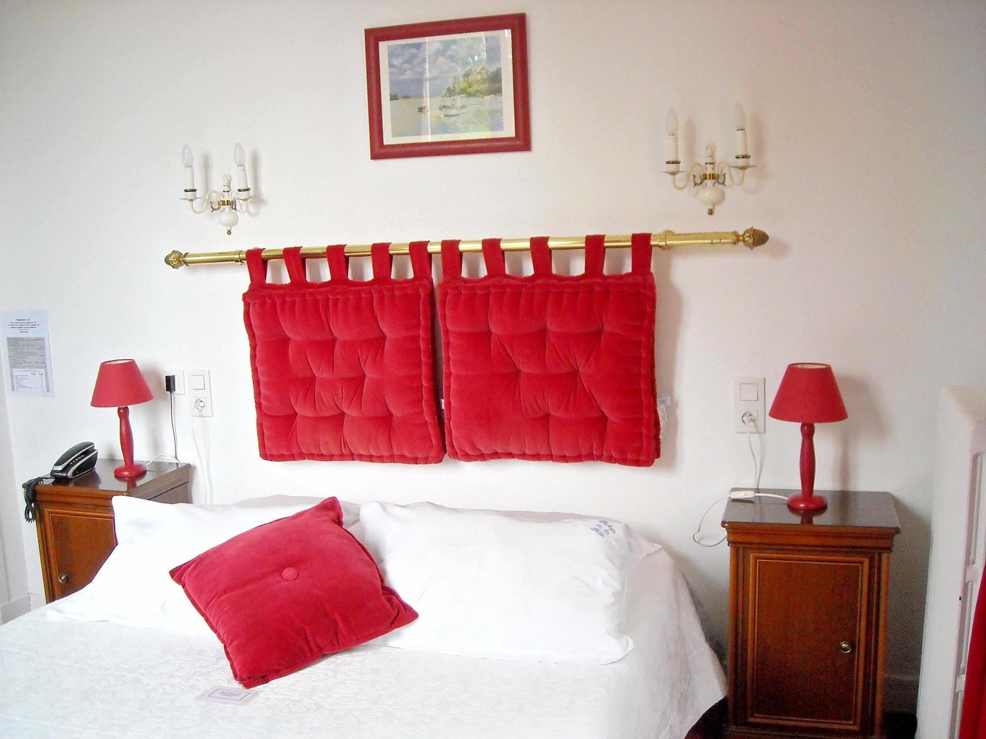 Logis Hotel Le Relais De La Poste Restaurant Le Fil Du Temps Thury-Harcourt-le-Hom 외부 사진