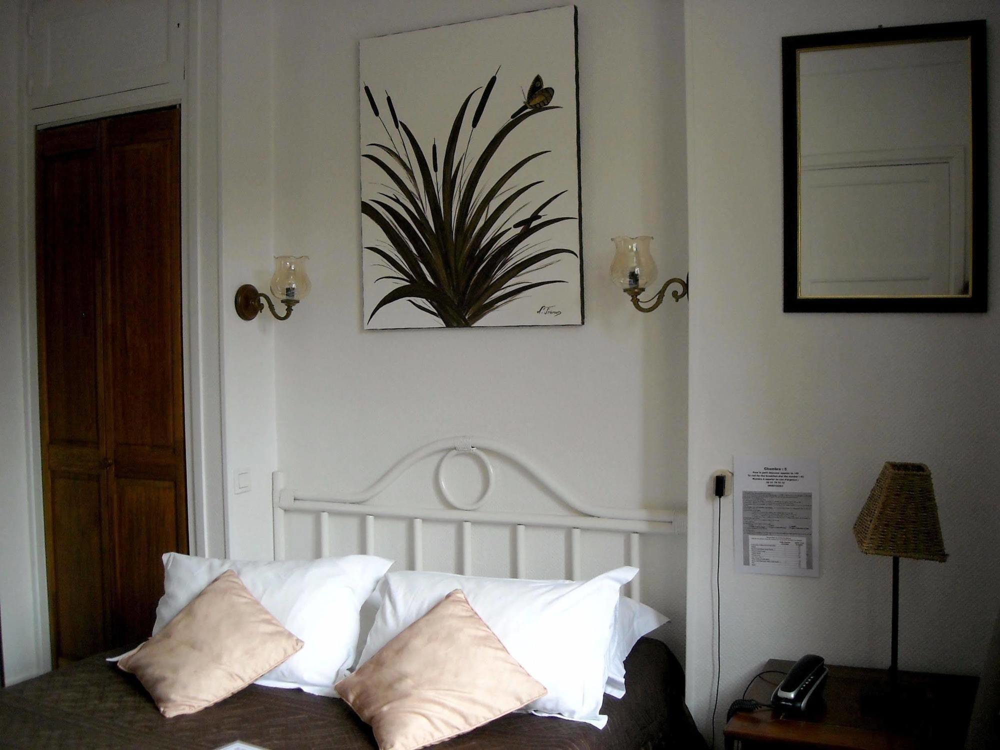 Logis Hotel Le Relais De La Poste Restaurant Le Fil Du Temps Thury-Harcourt-le-Hom 외부 사진