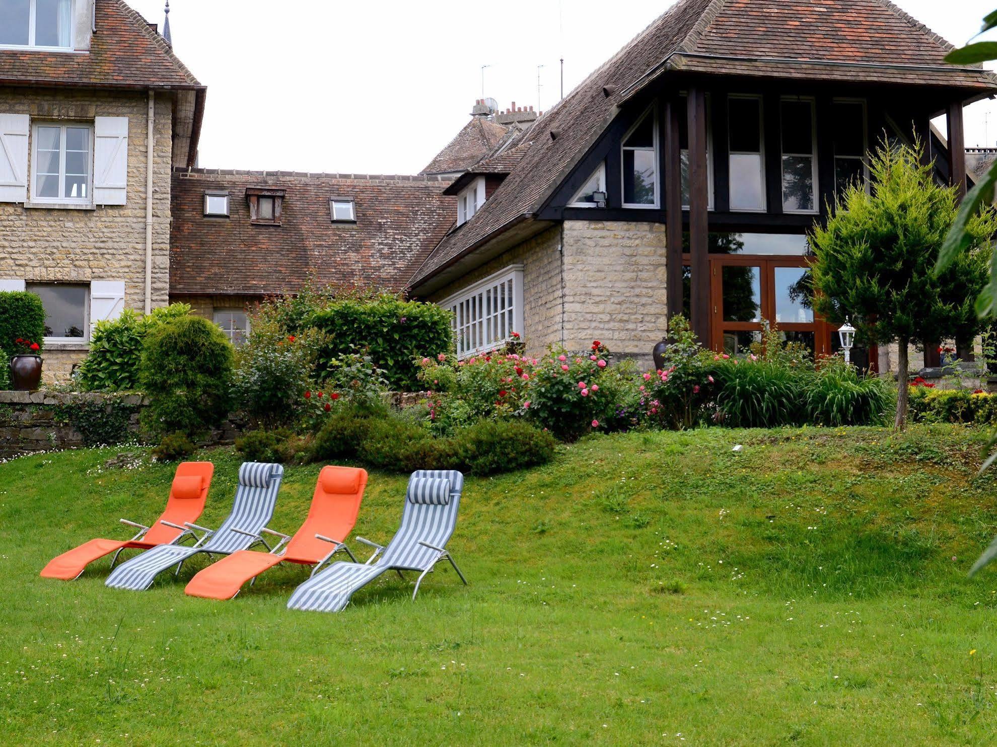 Logis Hotel Le Relais De La Poste Restaurant Le Fil Du Temps Thury-Harcourt-le-Hom 외부 사진