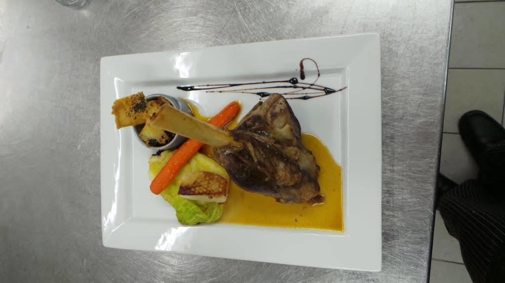 Logis Hotel Le Relais De La Poste Restaurant Le Fil Du Temps Thury-Harcourt-le-Hom 외부 사진