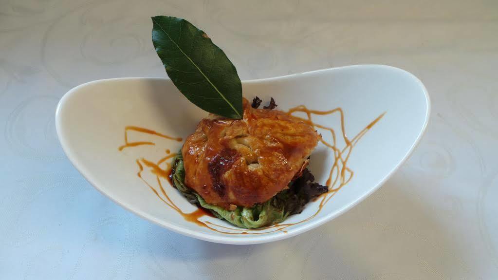 Logis Hotel Le Relais De La Poste Restaurant Le Fil Du Temps Thury-Harcourt-le-Hom 외부 사진