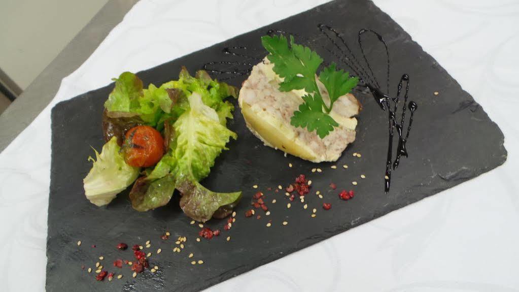 Logis Hotel Le Relais De La Poste Restaurant Le Fil Du Temps Thury-Harcourt-le-Hom 외부 사진