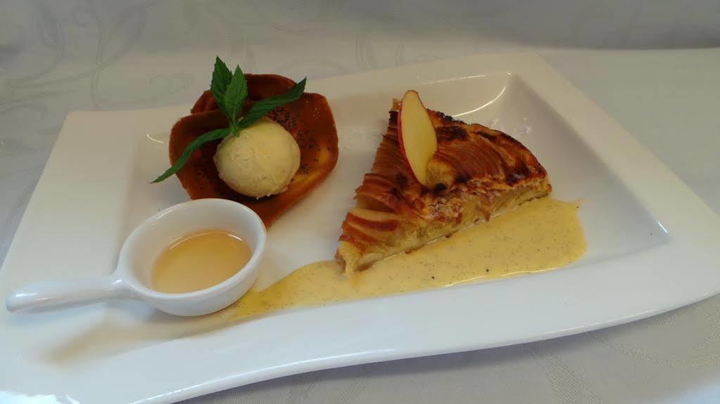 Logis Hotel Le Relais De La Poste Restaurant Le Fil Du Temps Thury-Harcourt-le-Hom 외부 사진