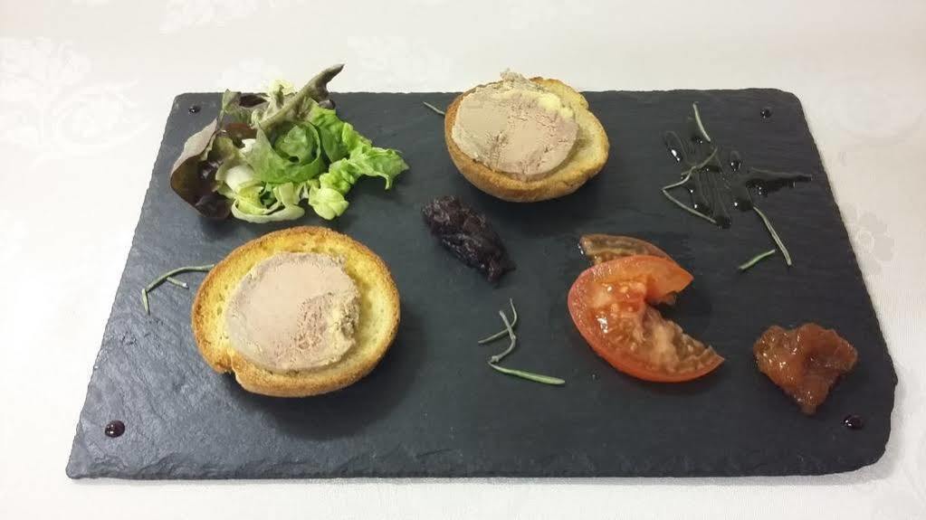 Logis Hotel Le Relais De La Poste Restaurant Le Fil Du Temps Thury-Harcourt-le-Hom 외부 사진