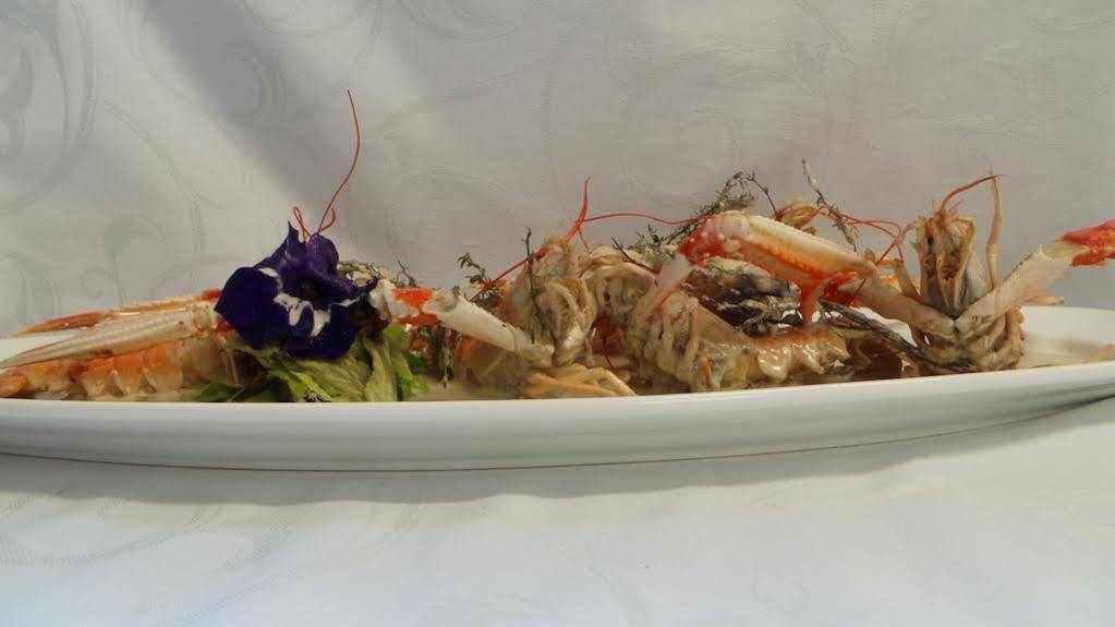 Logis Hotel Le Relais De La Poste Restaurant Le Fil Du Temps Thury-Harcourt-le-Hom 외부 사진