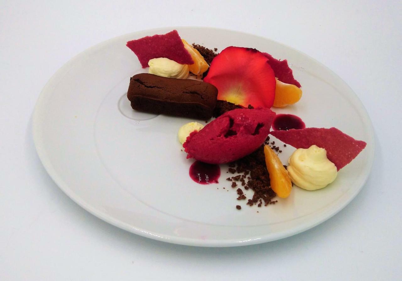 Logis Hotel Le Relais De La Poste Restaurant Le Fil Du Temps Thury-Harcourt-le-Hom 외부 사진